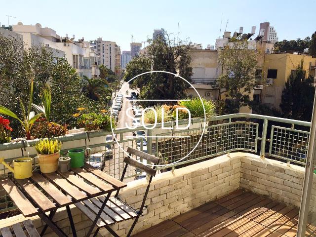 Renovated apartment in City Center Tel Aviv