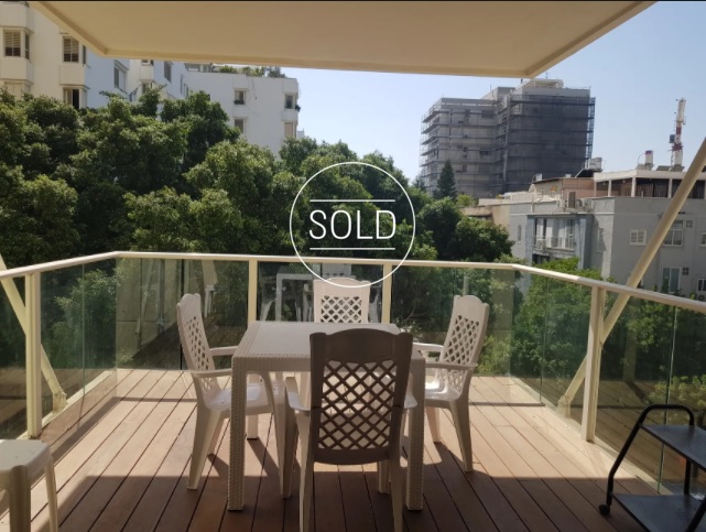 For sale 4 room apartment on Pinkas Tower Tel aviv