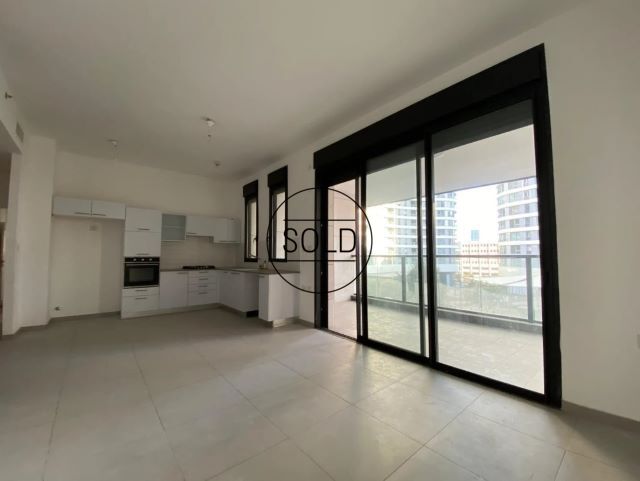 For sale 5 rooms apartment on Gindi TLV