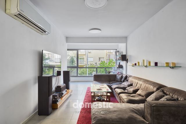 For sale spacious 2 room apartment near Hayarkon Park Tel Aviv