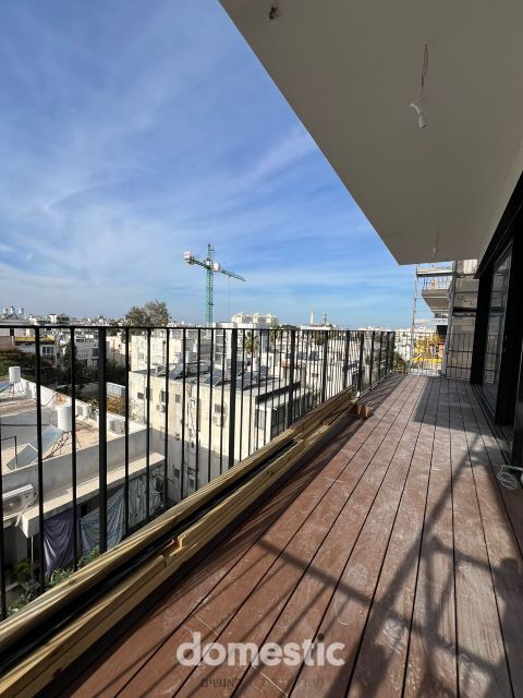 For sale 4 room apartment in a new building Tel Aviv