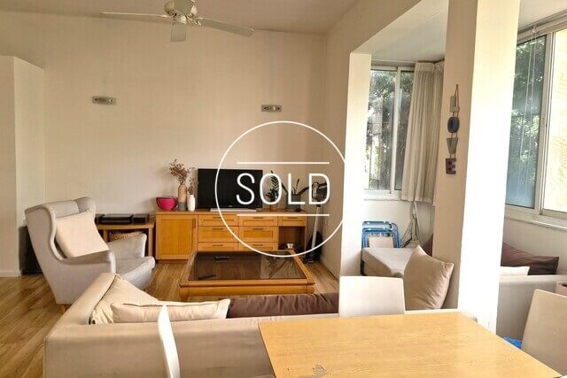 For sale authentic apartment near Rabin Square Tel Aviv