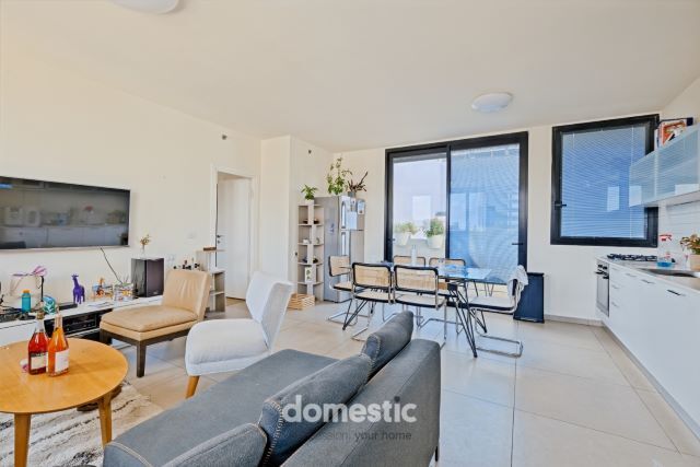 For sale 3 room apartment in renovated building near Rothschild Tel Aviv
