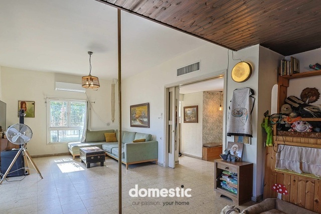 For sale spacious 4 room apartment near Dizengoff Square Tel Aviv