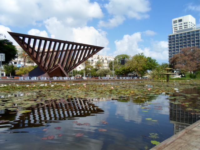For sale mini penthouse on quiet street near Rabin Square Tel Aviv