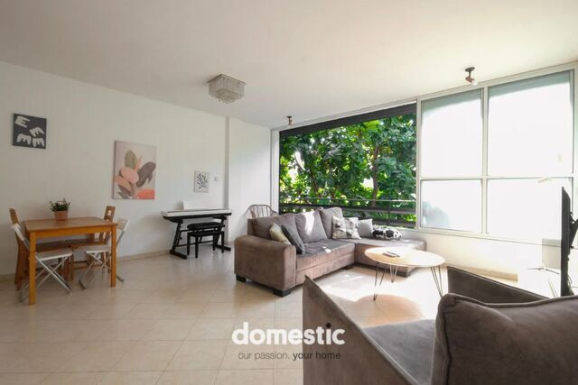 For sale 4 room apartment on quiet street in Old North Tel Aviv