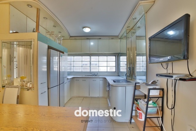 For sale 4 room apartment near Habima and Dizengoff Center Tel Aviv