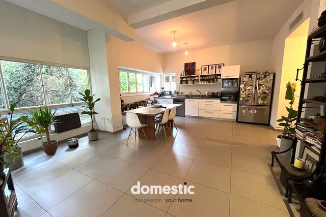 For sale 3 room apartment near Chen Boulevard Tel Aviv