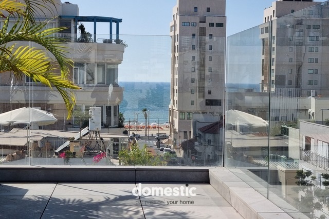 For sale rooftop duplex near the sea Tel Aviv