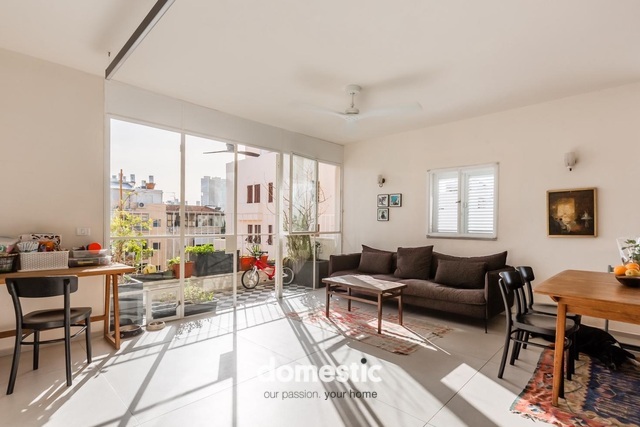 Stunning 3 room apartment for sale in Lev Ha'ir Tel Aviv