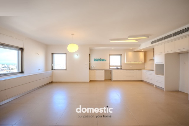 Mega apartment for sale in the Old North Tel Aviv