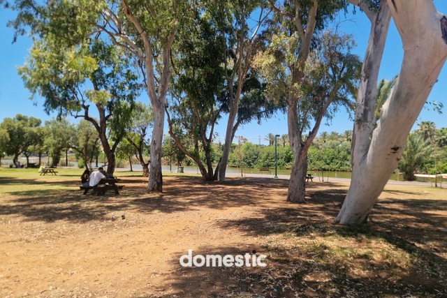 2 room apartment for sale facing Yarkon Park Tel Aviv