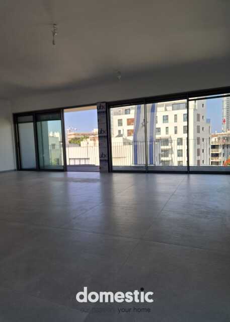 Large 5 room apartment for sale near Kikar Hamedina Tel Aviv