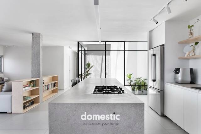 Renovated 4 room apartment for sale in Lev Ha'ir Tel Aviv