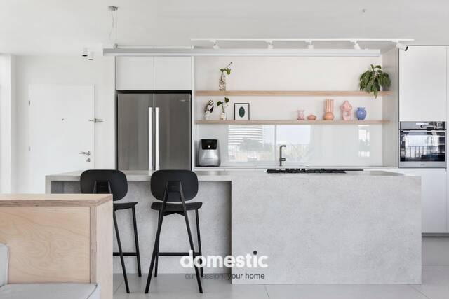 Renovated 4 room apartment for sale in Lev Ha'ir Tel Aviv