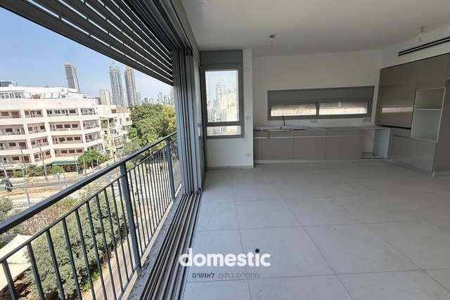 למכירה דירת 4 חדרים בשדרות בן גוריון תל אביב