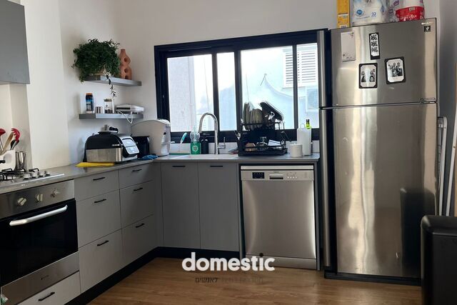 למכירה דירה משופצת בקרבת שדרות בן גוריון תל אביב