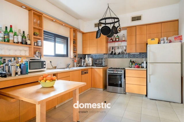 למכירה דירת 4 חדרים בסמטאות לב העיר תל אביב