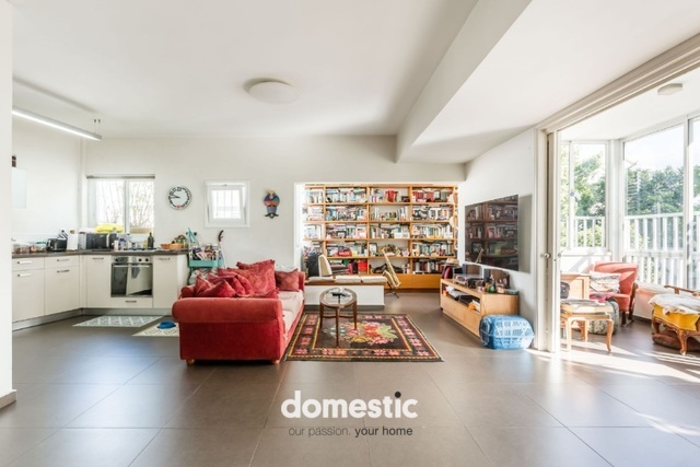 למכירה דירת 3 חדרים ענקית בסמטאות בן גוריון תל אביב